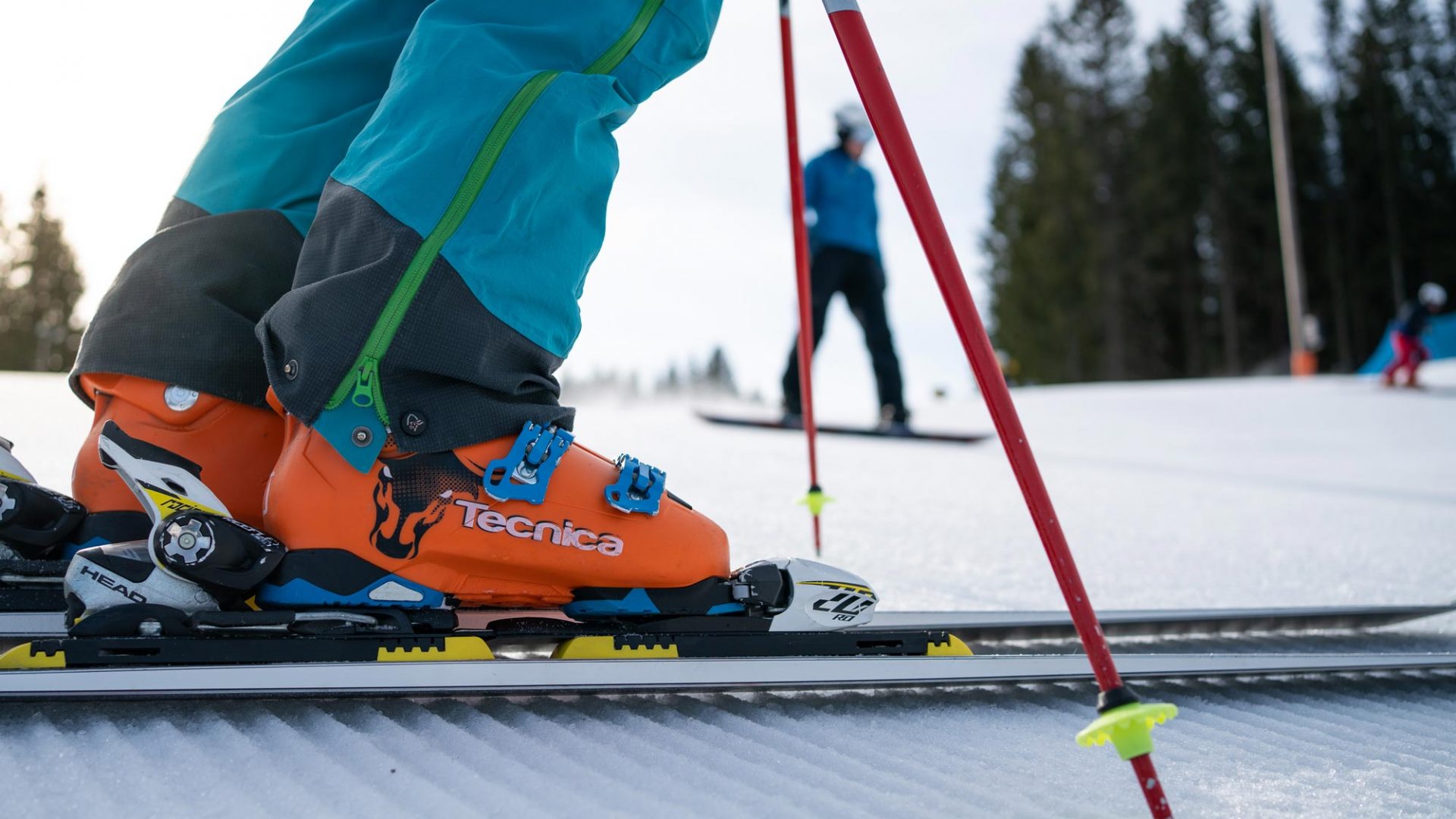 Slalåmstøvler og ski